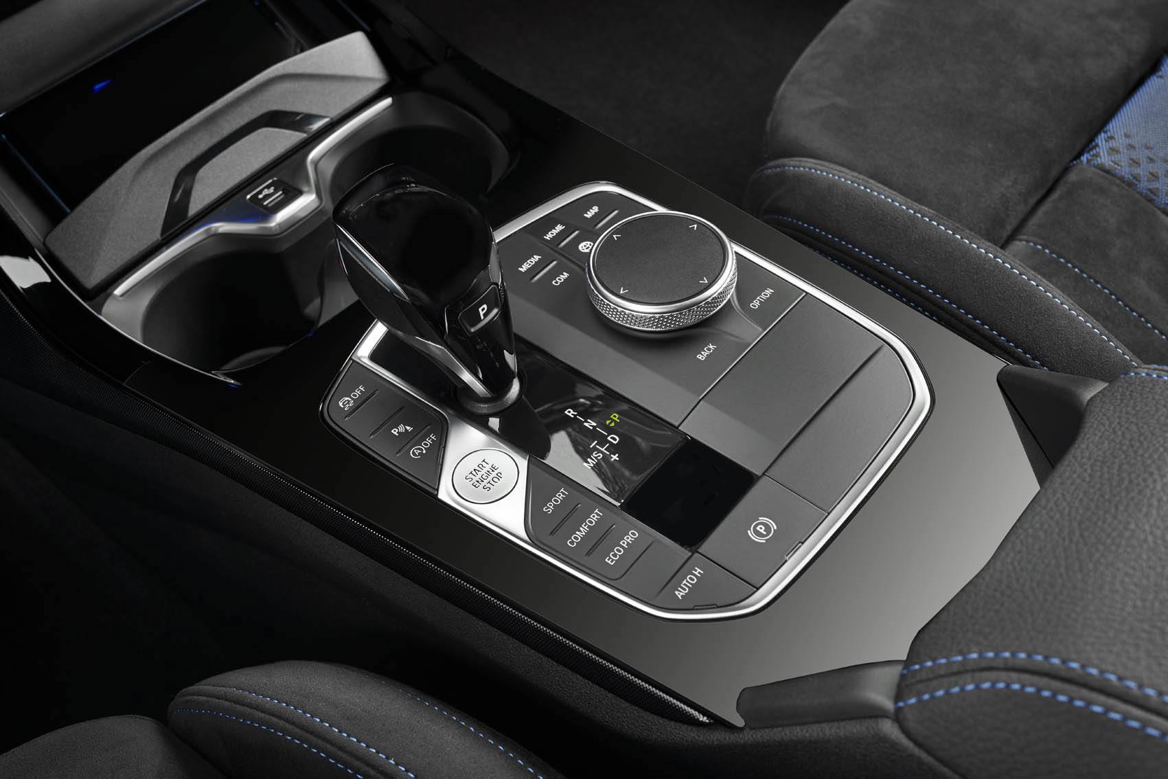 BMW 1-Series 2019 7 i-control